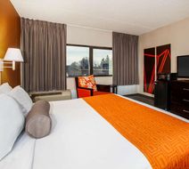 Howard Johnson Inn Lima Room