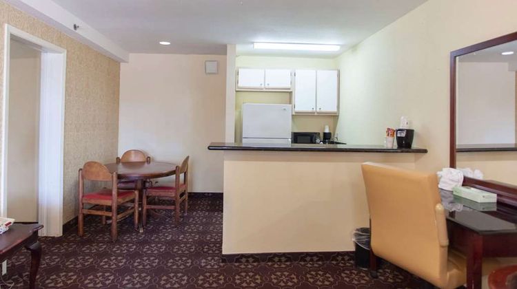 Days Inn Shenandoah Suite