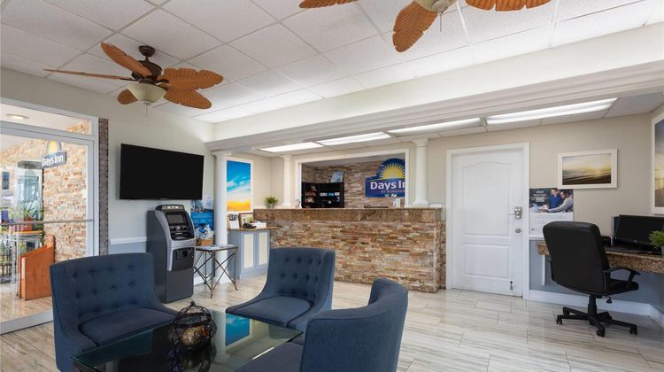 Days Inn Fort Myers Springs Resort Lobby