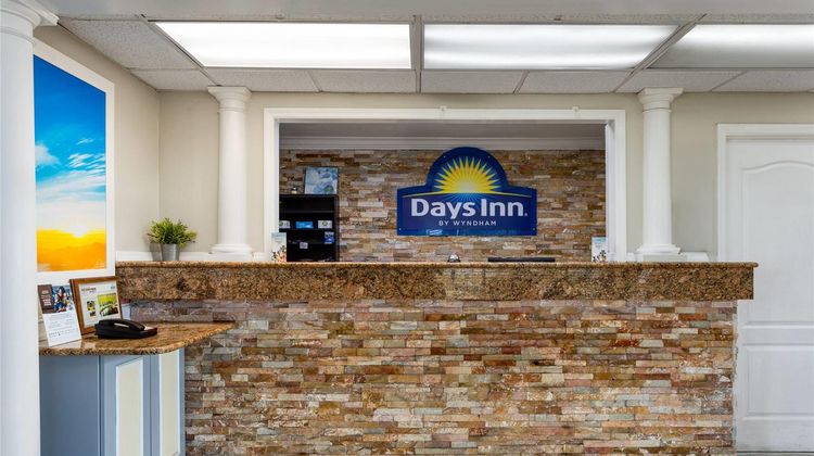 Days Inn Fort Myers Springs Resort Lobby