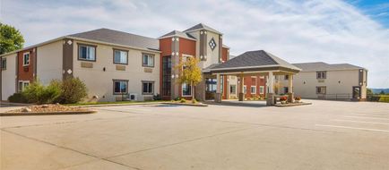 Howard Johnson Inn and Suites Oacoma Exterior