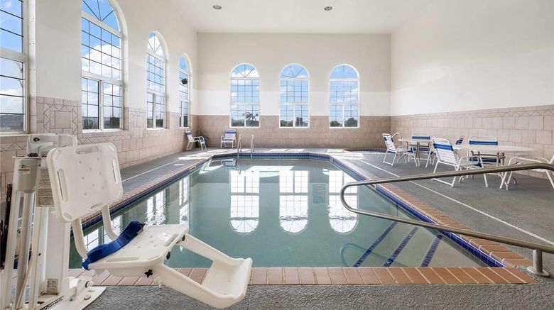 <b>Howard Johnson Inn and Suites Oacoma Pool</b>. Images powered by <a href="https://iceportal.shijigroup.com/" title="IcePortal" target="_blank">IcePortal</a>.