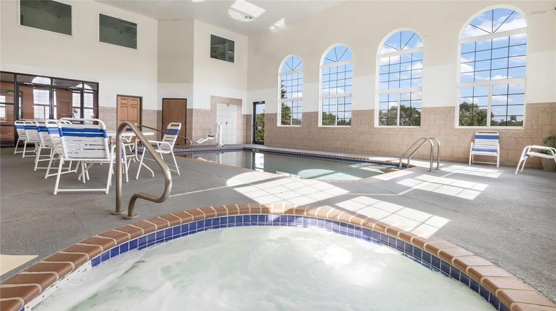 <b>Howard Johnson Inn and Suites Oacoma Pool</b>. Images powered by <a href="https://iceportal.shijigroup.com/" title="IcePortal" target="_blank">IcePortal</a>.