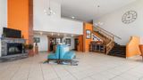 Howard Johnson Inn and Suites Oacoma Lobby