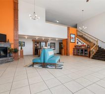 Howard Johnson Inn and Suites Oacoma Lobby