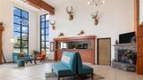 Howard Johnson Inn and Suites Oacoma Lobby