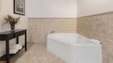 Howard Johnson Inn and Suites Oacoma Suite