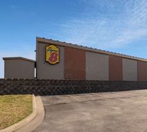 Super 8 Kansas City Airport Exterior