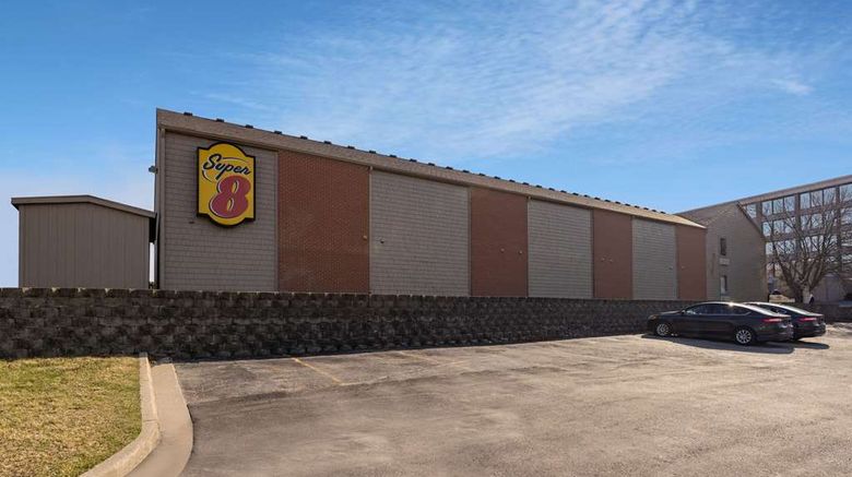 <b>Super 8 Kansas City Airport Exterior</b>. Images powered by <a href="https://iceportal.shijigroup.com/" title="IcePortal" target="_blank">IcePortal</a>.