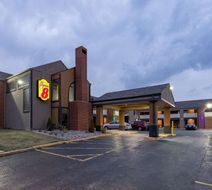 Super 8 Kansas City Airport Exterior