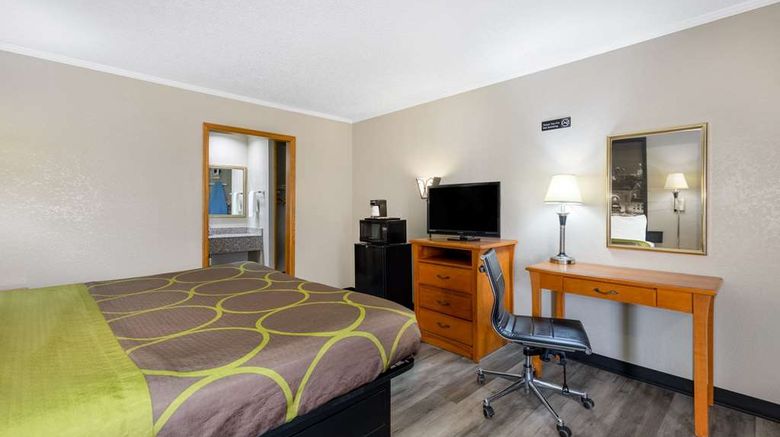 <b>Super 8 Kansas City Airport Room</b>. Images powered by <a href="https://iceportal.shijigroup.com/" title="IcePortal" target="_blank">IcePortal</a>.