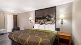 Super 8 Kansas City Airport Room