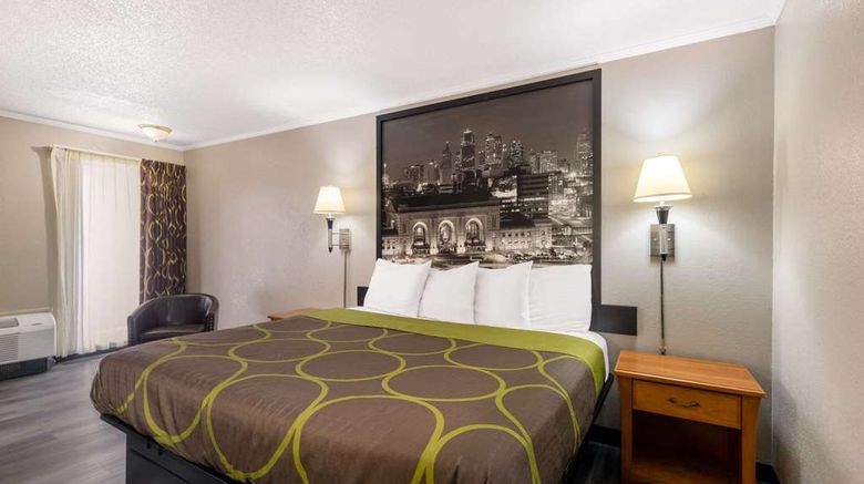 <b>Super 8 Kansas City Airport Room</b>. Images powered by <a href="https://iceportal.shijigroup.com/" title="IcePortal" target="_blank">IcePortal</a>.