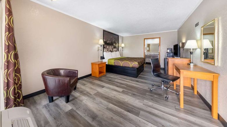 <b>Super 8 Kansas City Airport Room</b>. Images powered by <a href="https://iceportal.shijigroup.com/" title="IcePortal" target="_blank">IcePortal</a>.