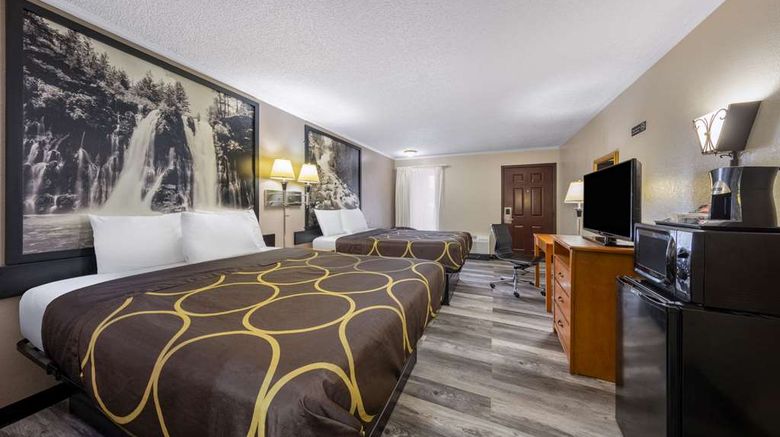 <b>Super 8 Kansas City Airport Room</b>. Images powered by <a href="https://iceportal.shijigroup.com/" title="IcePortal" target="_blank">IcePortal</a>.