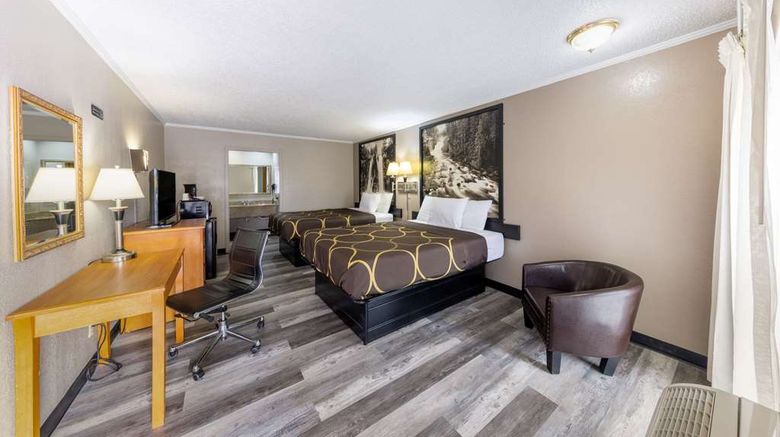 <b>Super 8 Kansas City Airport Room</b>. Images powered by <a href="https://iceportal.shijigroup.com/" title="IcePortal" target="_blank">IcePortal</a>.