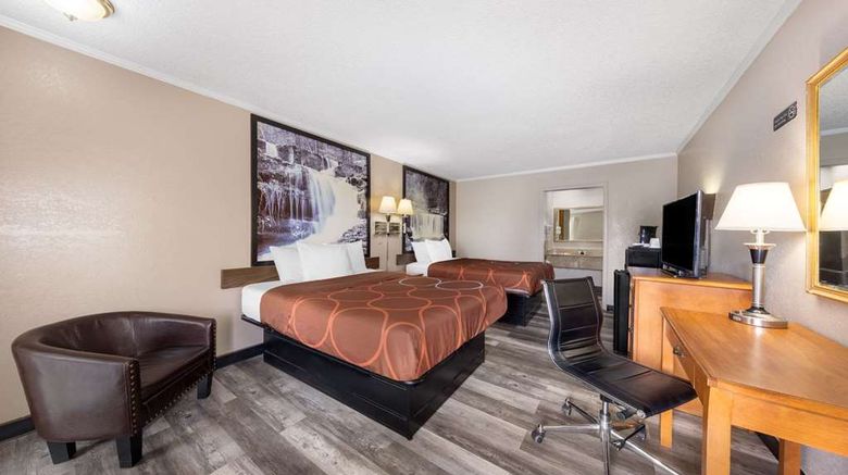 <b>Super 8 Kansas City Airport Room</b>. Images powered by <a href="https://iceportal.shijigroup.com/" title="IcePortal" target="_blank">IcePortal</a>.
