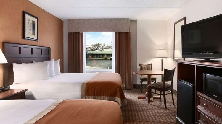 Baymont Inn & Suites Branson Room