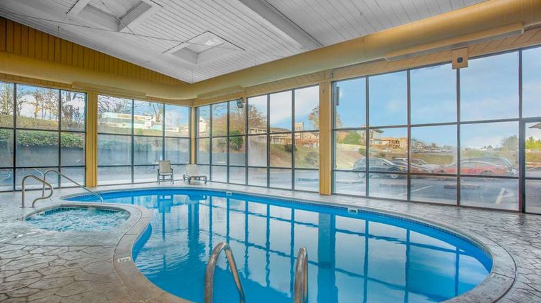 <b>Baymont Inn & Suites Branson Pool</b>. Images powered by <a href="https://iceportal.shijigroup.com/" title="IcePortal" target="_blank">IcePortal</a>.