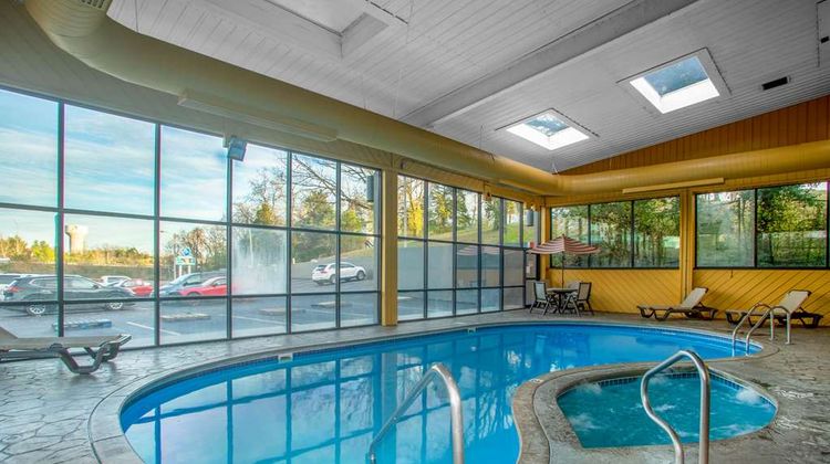 Baymont Inn & Suites Branson Pool