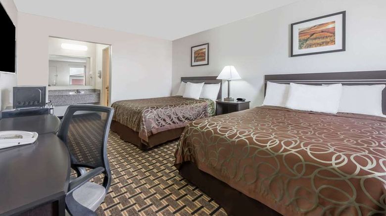 <b>Knights Inn Slaton Room</b>. Images powered by <a href="https://iceportal.shijigroup.com/" title="IcePortal" target="_blank">IcePortal</a>.