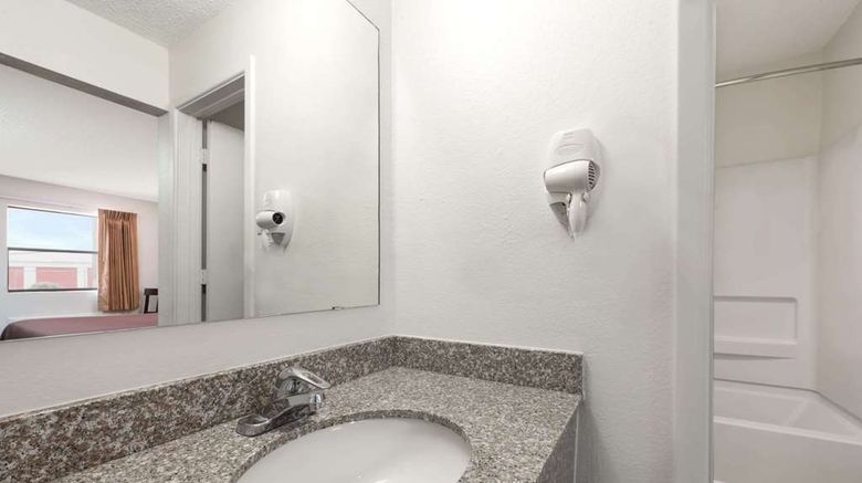 <b>Knights Inn Slaton Room</b>. Images powered by <a href="https://iceportal.shijigroup.com/" title="IcePortal" target="_blank">IcePortal</a>.