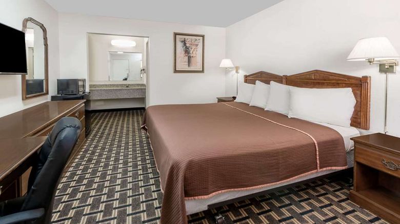 <b>Knights Inn Slaton Room</b>. Images powered by <a href="https://iceportal.shijigroup.com/" title="IcePortal" target="_blank">IcePortal</a>.