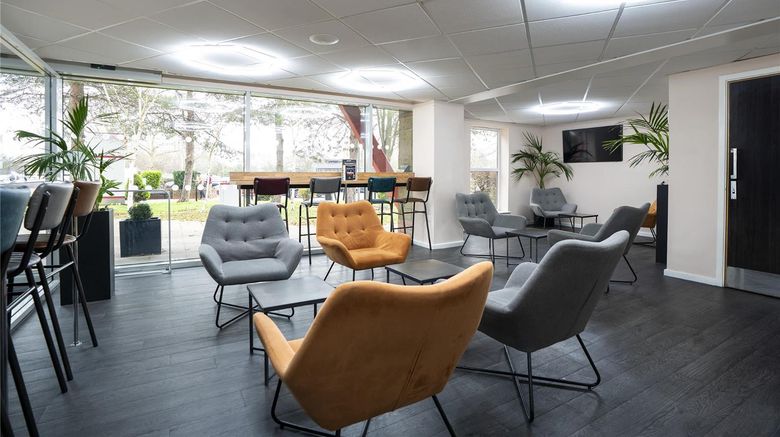 <b>Ramada London Stansted Airport Lobby</b>. Images powered by <a href="https://iceportal.shijigroup.com/" title="IcePortal" target="_blank">IcePortal</a>.
