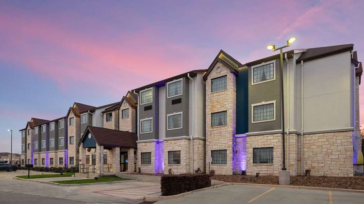 Microtel Inn & Suites Buda at Cabelas Exterior