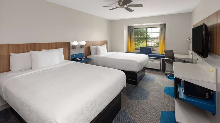 Microtel Inn & Suites Buda at Cabelas Room