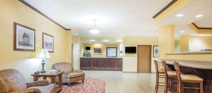 Days Inn Ellis Lobby