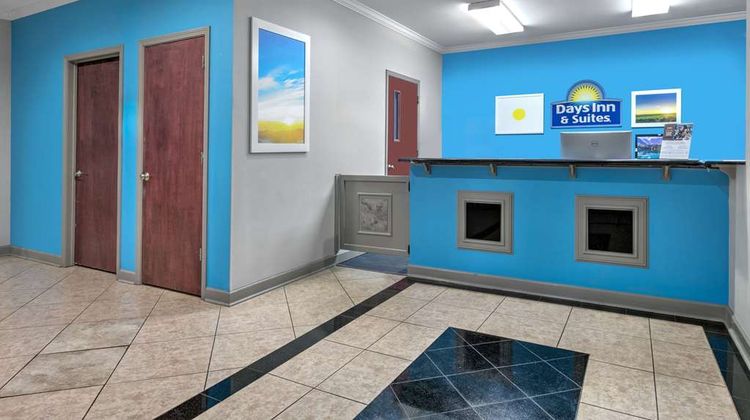 Days Inn & Suites, Cabot Lobby