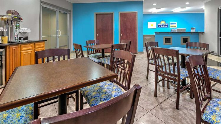 Days Inn & Suites, Cabot Lobby