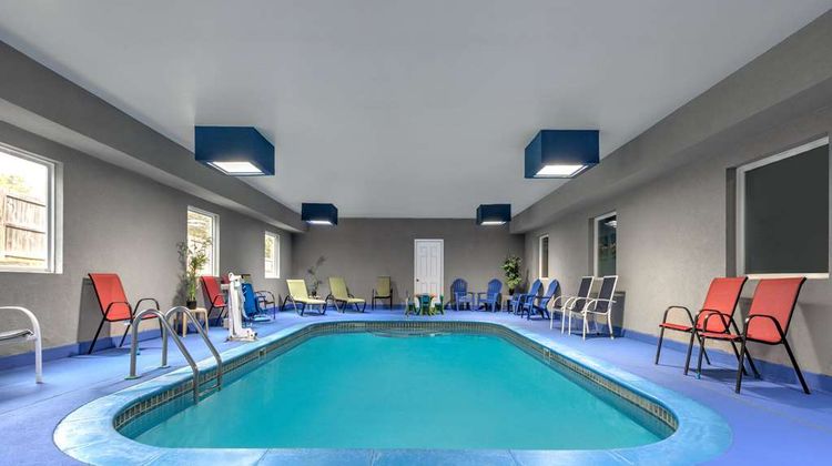 Days Inn & Suites, Cabot Pool