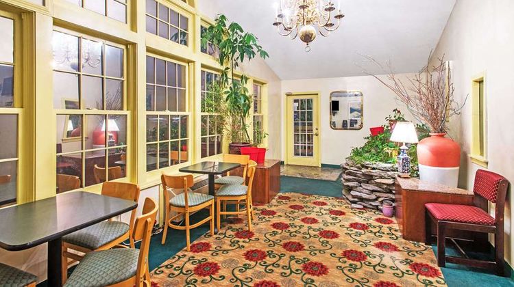 Knights Inn Hadley Lobby