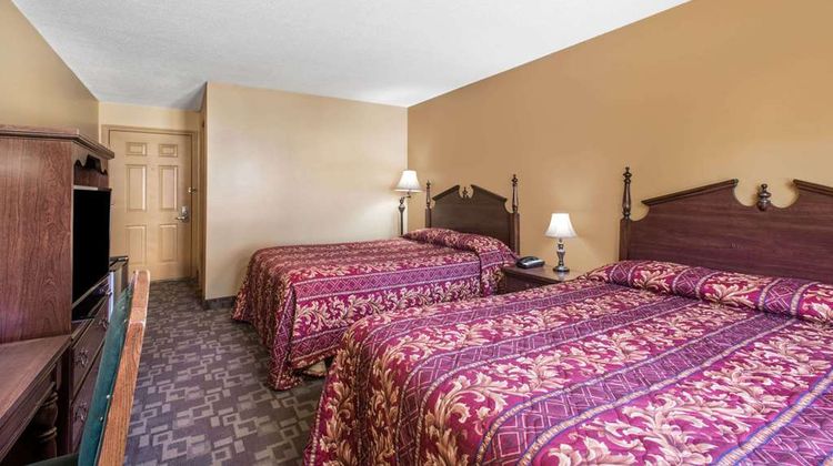 Knights Inn Hadley Room