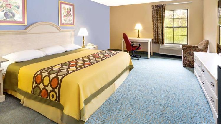 Super 8 Freeport Room