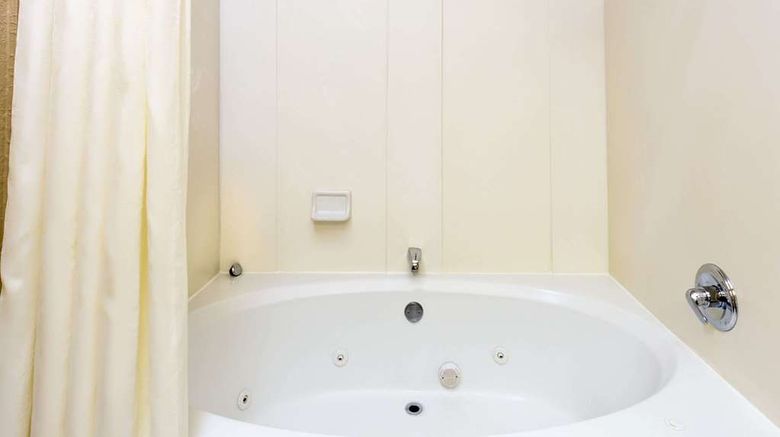 <b>Super 8 Freeport Room</b>. Images powered by <a href="https://iceportal.shijigroup.com/" title="IcePortal" target="_blank">IcePortal</a>.