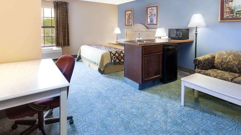 <b>Super 8 Freeport Suite</b>. Images powered by <a href="https://iceportal.shijigroup.com/" title="IcePortal" target="_blank">IcePortal</a>.