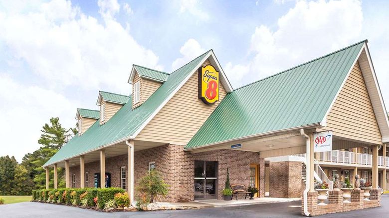 Super 8 Kingston Exterior. Images powered by <a href="https://iceportal.shijigroup.com" target="_blank" rel="noopener">Ice Portal</a>.