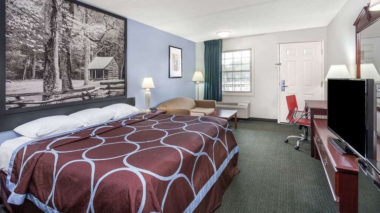 Super 8 Kingston Room