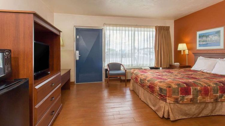 Knights Inn Arcadia Room