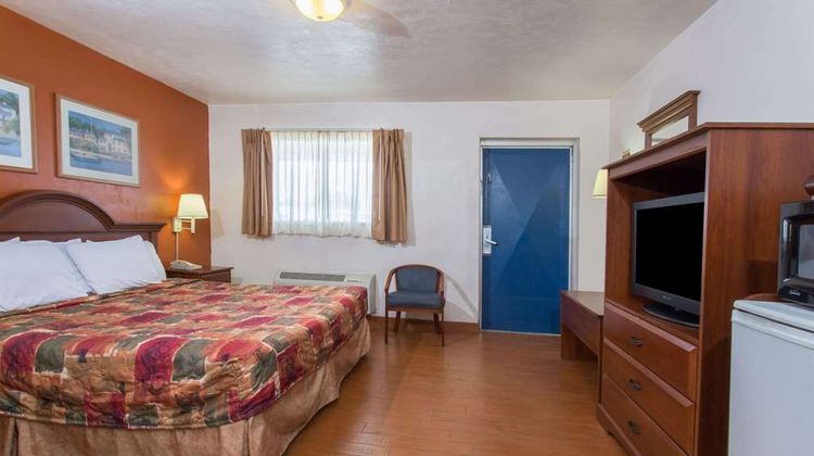 Knights Inn Arcadia Room