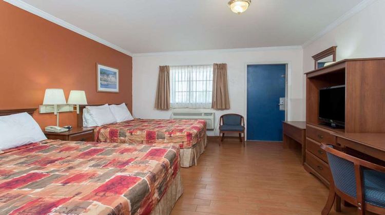 Knights Inn Arcadia Room