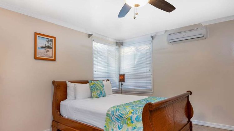 Days Inn by Wyndham Maui Oceanfront Room