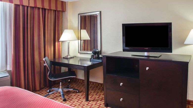 <b>Super 8 Chicago Northlake O'Hare South Room</b>. Images powered by <a href="https://iceportal.shijigroup.com/" title="IcePortal" target="_blank">IcePortal</a>.