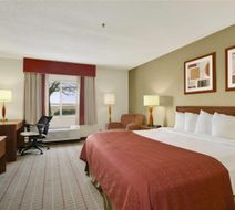 Baymont Inn & Suites Evansville North Room