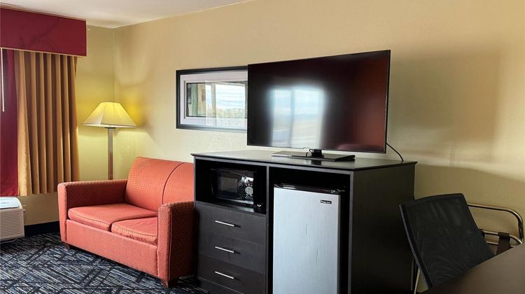 Baymont Inn & Suites Evansville North Room