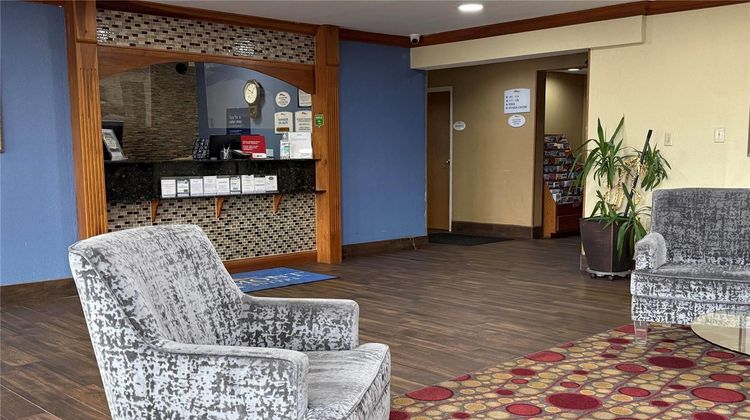 Baymont Inn & Suites Evansville North Lobby