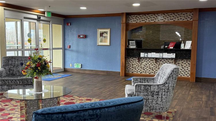 Baymont Inn & Suites Evansville North Lobby